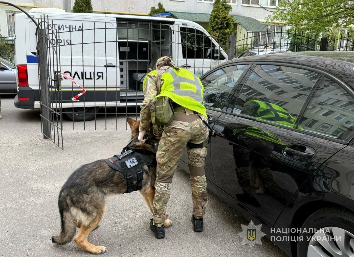 Затримання за мінування машини: в Одесі на парковці виявили бойовий припас