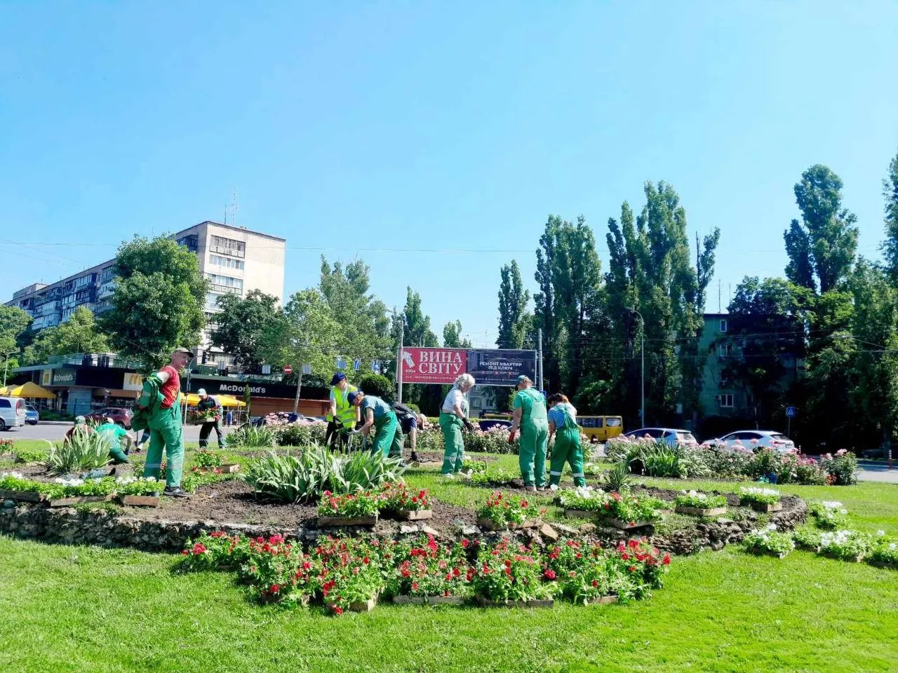 Одеська площа Трибуни Героїв отримає яскраве квіткове оформлення із тисяч рослин