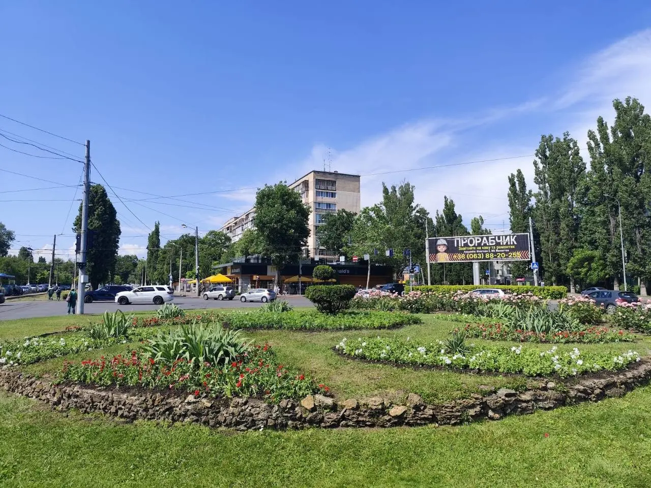 Одеська площа Трибуни Героїв отримає яскраве квіткове оформлення із тисяч рослин