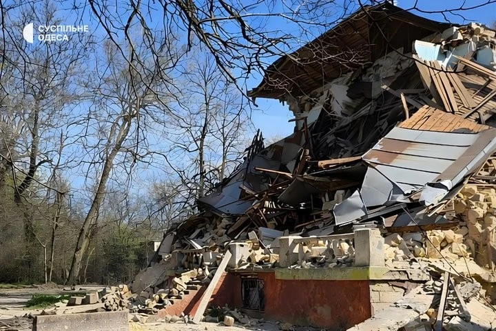 Знищення замість реєстру пам’яток: як в Одесі знесли старовинну дачу Мандражі
